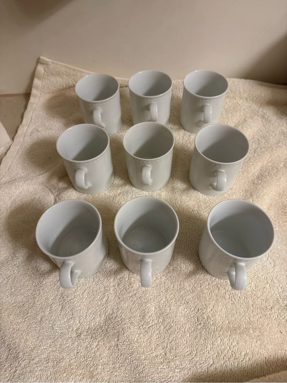 Set of 2 Crate&Barrel White Staccato Ceramic Coffee Tea Mug Scalloped Rim